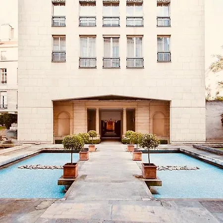 Marais Luxury